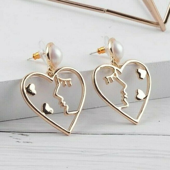 VALENTINES Gold Earrings Hollow Heart Faces Kissing - Picture 3 of 6